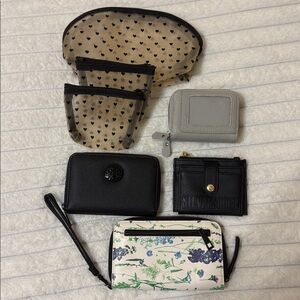 Steve Madden Black and White Floral Wallet Set